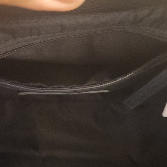 NWOT Tommy Hilfiger Black Staple Hobo Shoulder Bag - Picture 5 of 12